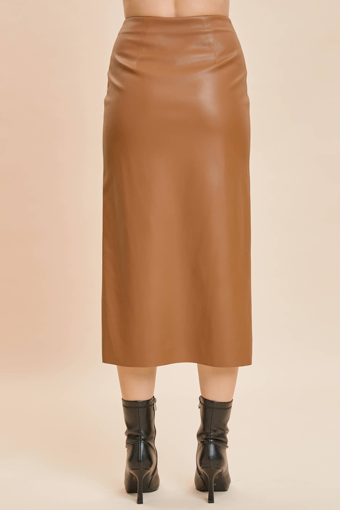 TWO WAY ZIPPER LEATHER SKIRT: DK.BEIGE