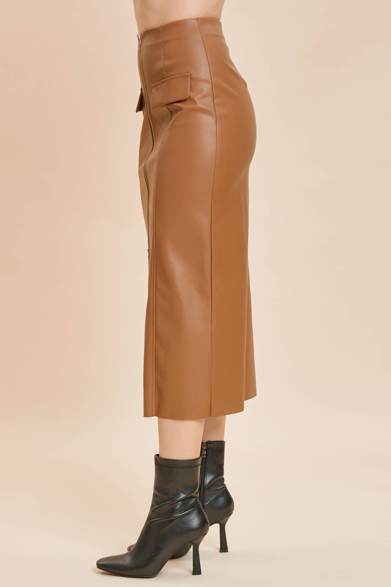TWO WAY ZIPPER LEATHER SKIRT: DK.BEIGE