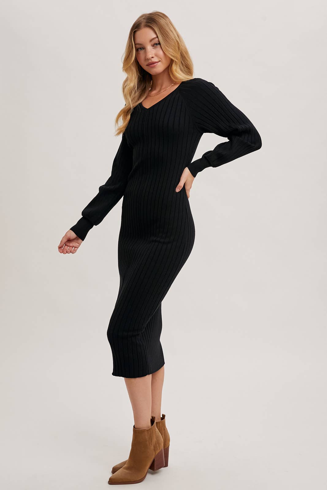 Bluivy - V-NECK RIBBED KNIT SWEATER MIDI DRESS