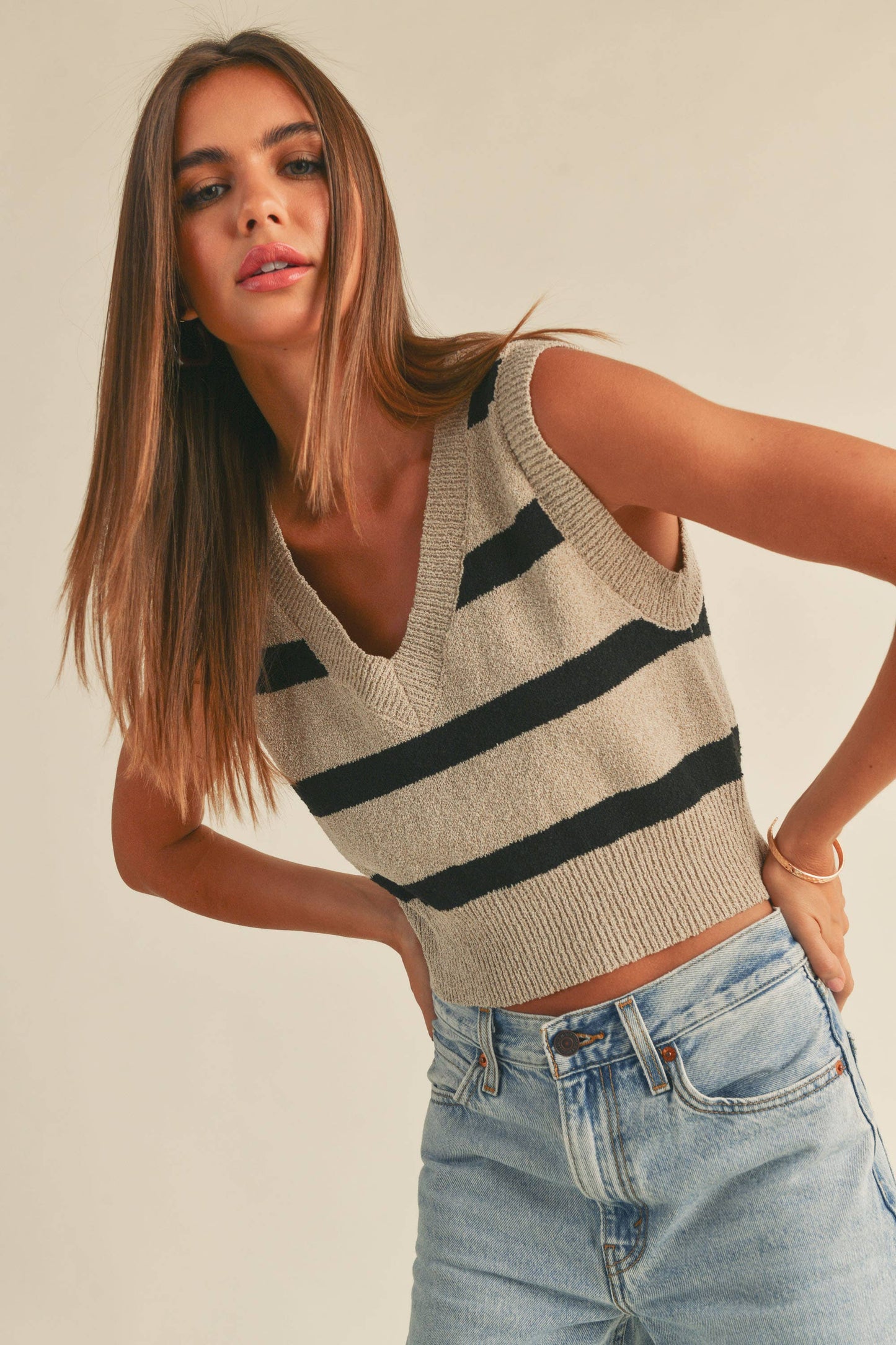 MIOU MUSE CREAM STRIPED PATTERN KNITTED VEST: CREAM/BLACK
