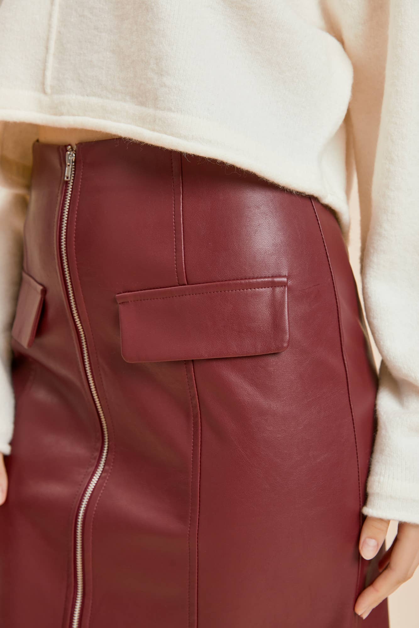 TWO WAY ZIPPER LEATHER SKIRT: DK.BEIGE