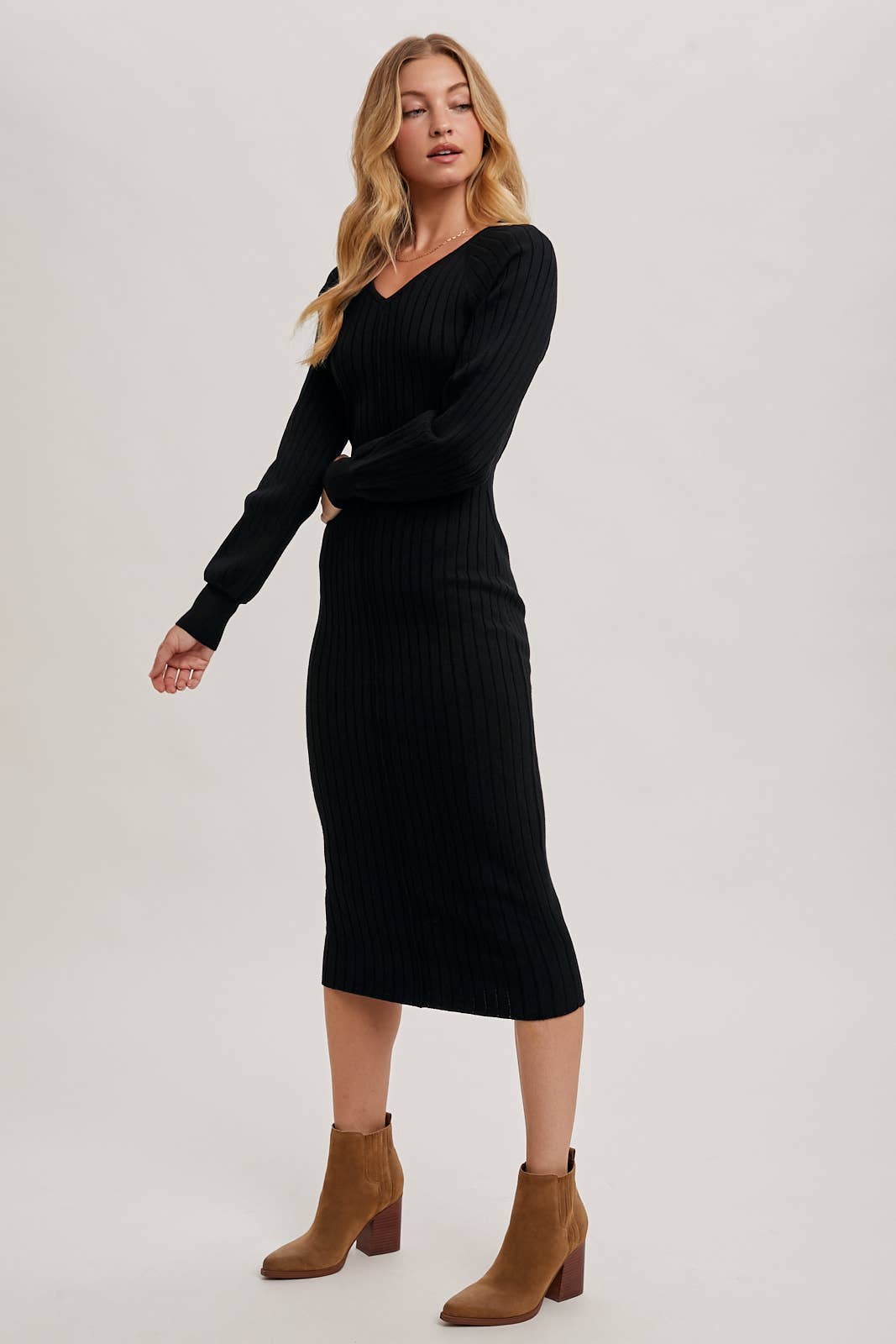 Bluivy - V-NECK RIBBED KNIT SWEATER MIDI DRESS