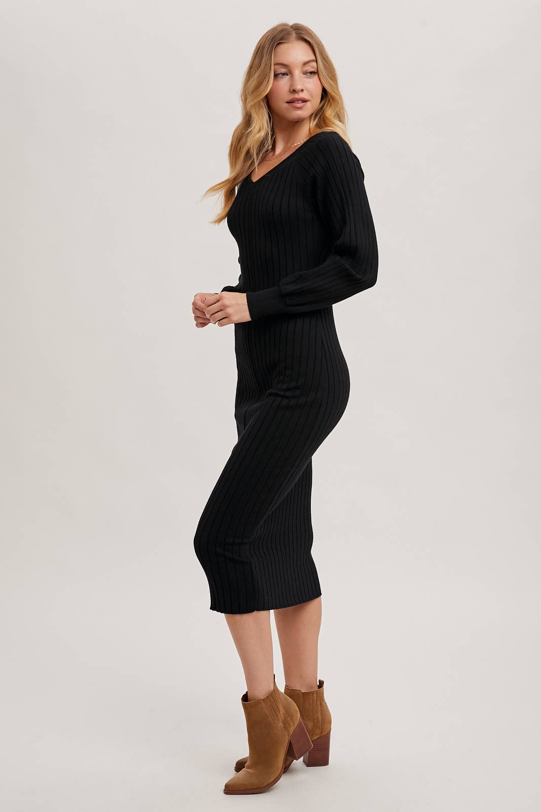 Bluivy - V-NECK RIBBED KNIT SWEATER MIDI DRESS