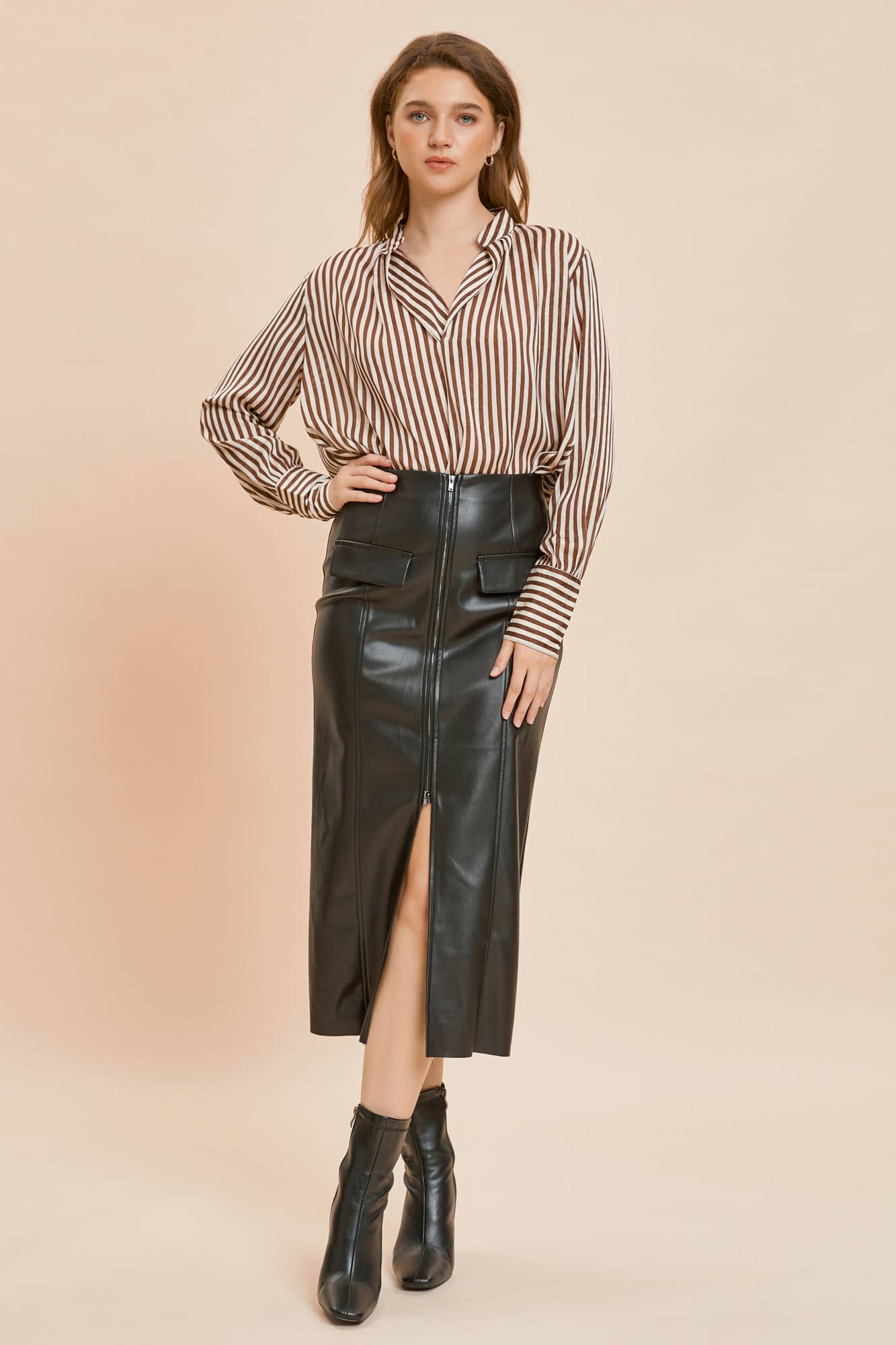 TWO WAY ZIPPER LEATHER SKIRT: DK.BEIGE