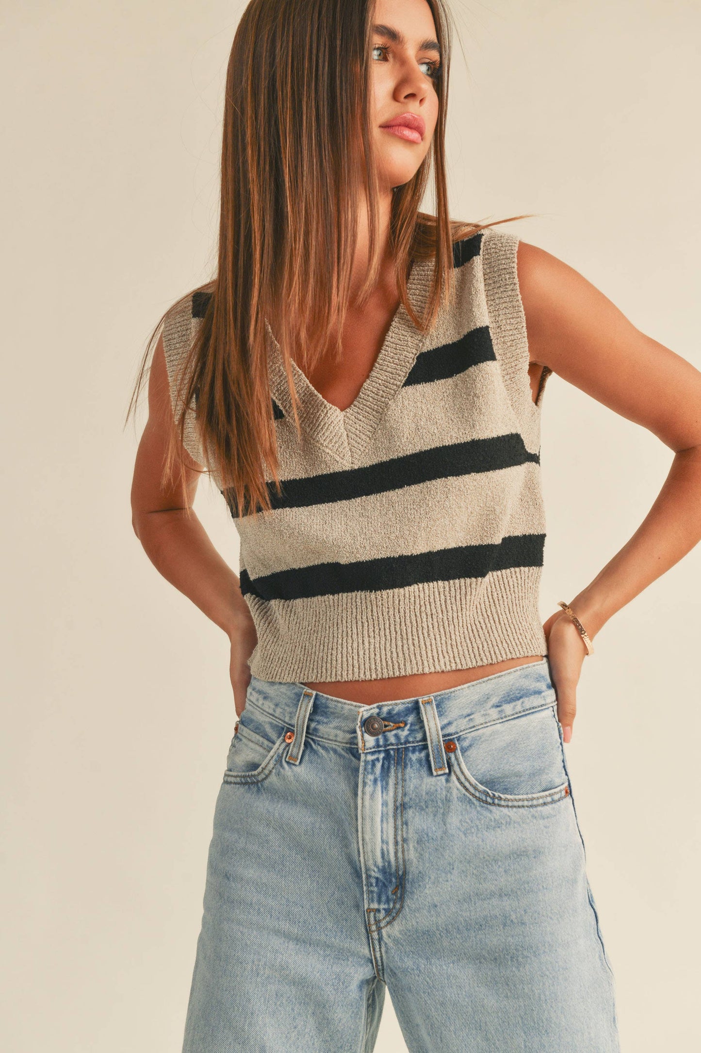 MIOU MUSE CREAM STRIPED PATTERN KNITTED VEST: CREAM/BLACK