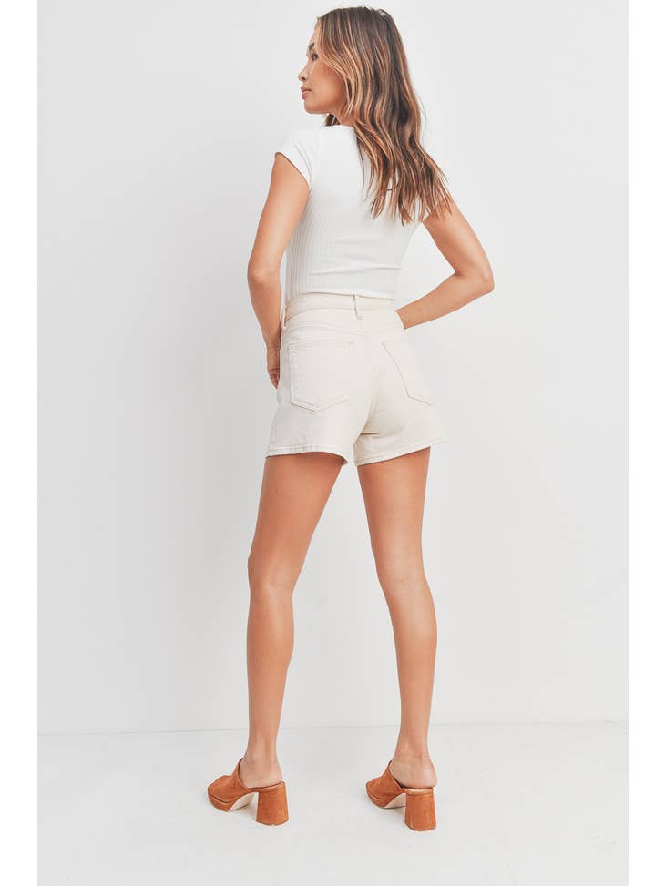 JUST BLACK DENIM - OAT - Mom Short