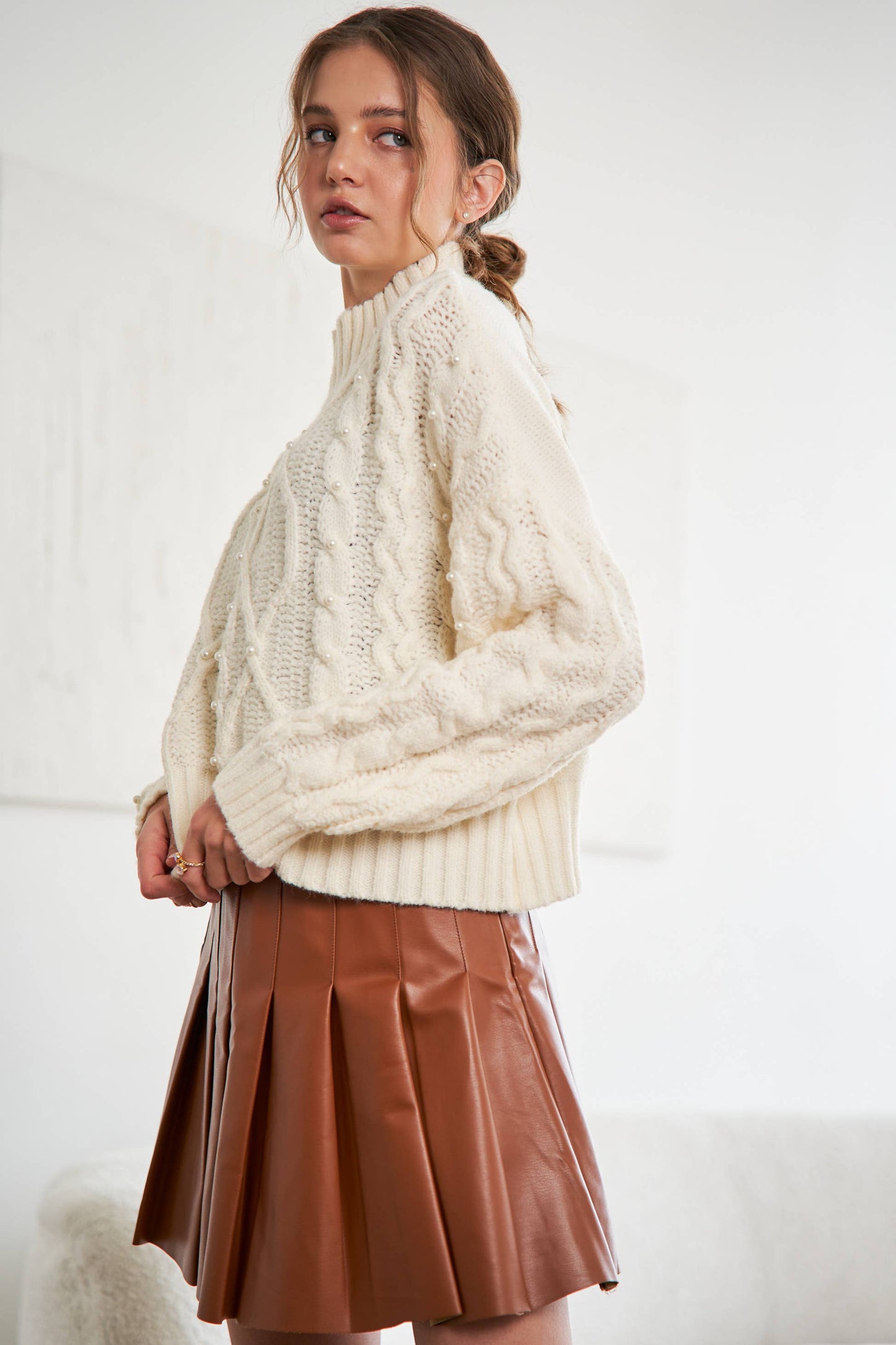 ADORA LA: PEARL ACCENT SWEATER: OFF WHITE