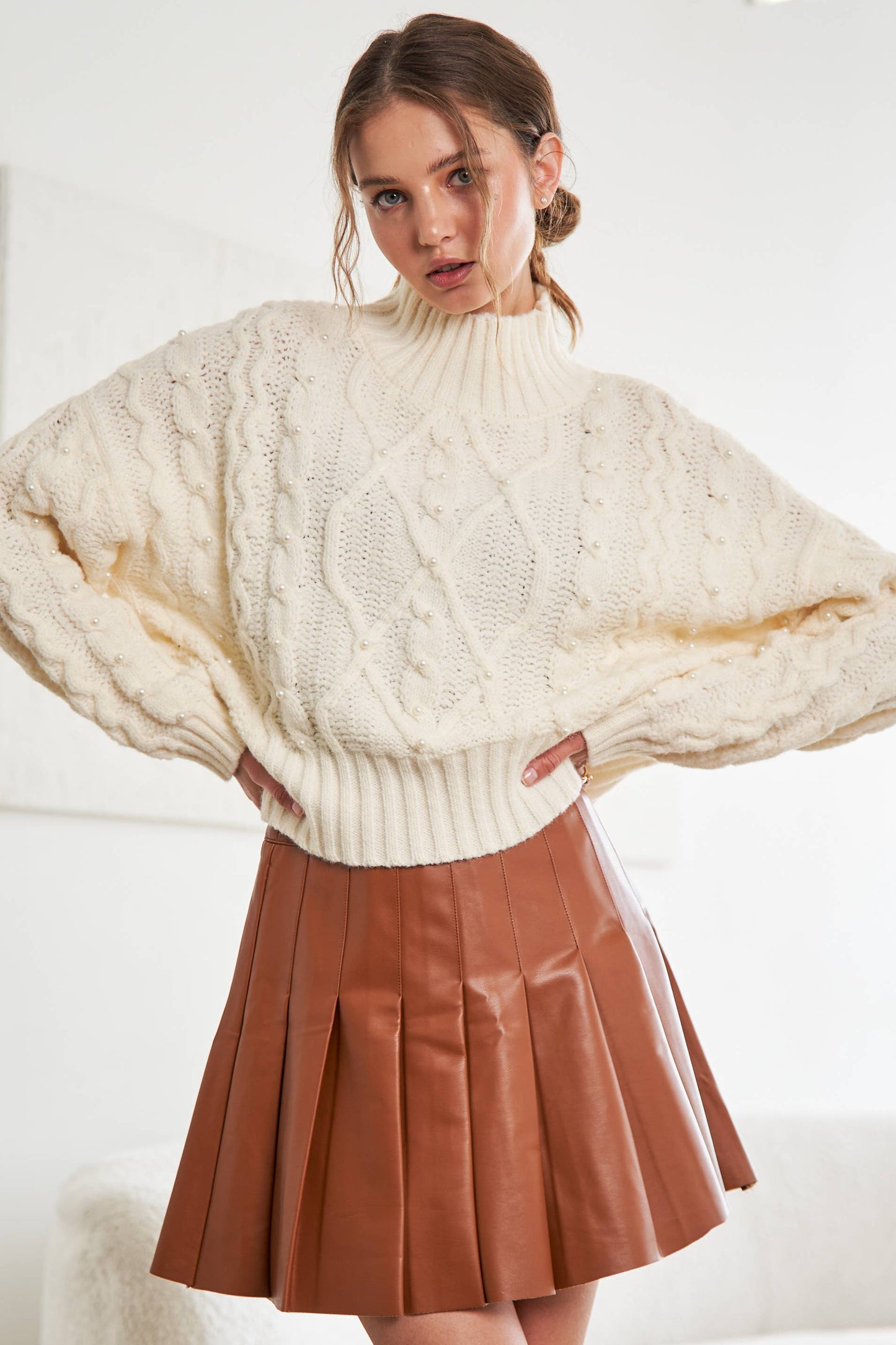 ADORA LA: PEARL ACCENT SWEATER: OFF WHITE